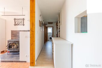 Prostorný byt 5+1 (114 m²) v klidné části Karlových Varů – F - 10