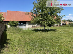 Prodej bývalé zemědělské usedlosti v obci Milčice okres Nymb - 10