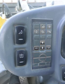 Čelní nakladač Volvo L30g - 10