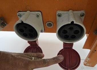 Stavební rozváděč 4x400V, 3x240V včetně kabelu - 10