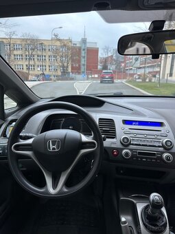 Honda Civic 8 1.8i Sedan 88tis.km jako nové - 10