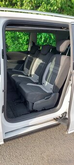 Volkswagen Sharan 2,0 TDi, r.v. 2013 - CAMP VESTAVBA GARÁŽ - 10