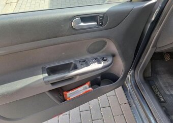 Volkswagen Golf Plus 1,9 TDI nafta manuál 77 kw - 10