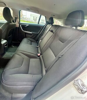 VOLVO V60 2.0D3 5VÁLCE AUTOMAT-NAVI-PDC-LED-SERVISKA-156tkm - 10