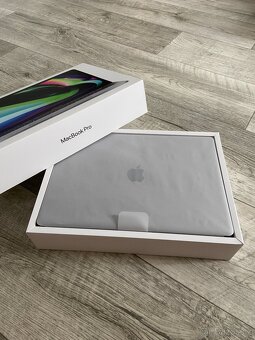 MacBook Pro 13" (2022) – M2 / 8GB RAM / 256GB SSD / 88% - 10