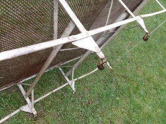 prodám starou kovovou skládací postel - rozměr š-85 cm, délk - 10