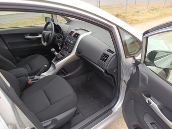 Toyota Auris 1.6 VVT-i AC 6 Kvalt 8/2011 - 10