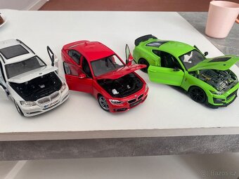 Modely bmw 1:18 + 1:24 - 10