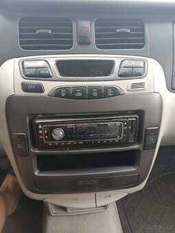 7 míst LPG Hyundai Trajet 2.0 i - 10