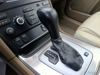 Volvo XC90 2, 4 D5 AWD Automat Kůže Xenon - 10