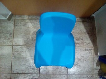 Plastová židle modrá - 10