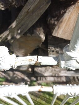 Stará, kovová mřížka s mosaznými prvky - 10