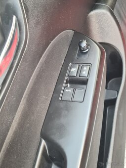 PRODÁM SUZUKI SWIFT 1.2 BENZÍN - 10