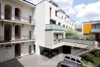 Krásný moderní prostorný byt 1+kk na Praze 8 - Karlíně, Koll - 10