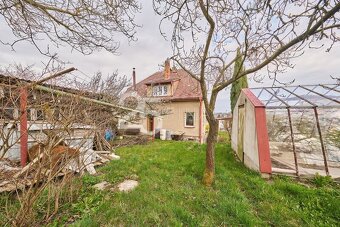 Prodej rodinného domu k rekonstrukci se zahradou ve Lhotě za - 10