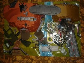 2x velký robot: RoboTyrannus, Robosapien, plastoví vojáčci - 10