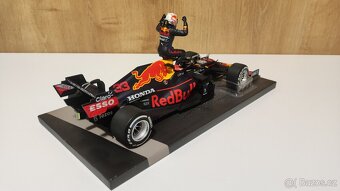Max Verstappen 1:18 s figurkou - víťaz Monaco - 10