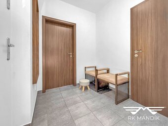 Prodej bytu 3+kk, ~73 m2 se zahradou ~317m2 a 4x stáním pro - 10