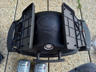 Gril Weber Q1200 vč. podstavce, bomb a grilovacího náčiní - 10