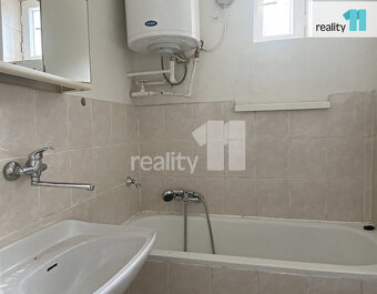 Prodej velkého rodinného domu - 2 byty, 1 nebytový prostor, - 10