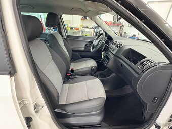 Škoda Fabia TSi PLNÁ SERVISKA 1.MAJITEL KLIMA 17 LITÁ KOLA - 10