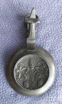 cínové víčko na korbel - 10