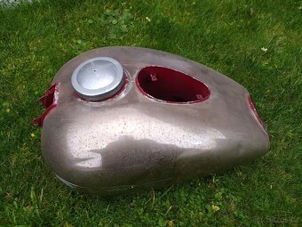 Nádrž Jawa Pérák - 10