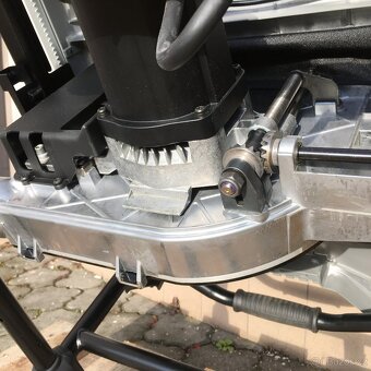 Stolní pila DeWALT DWE 7492 - 10