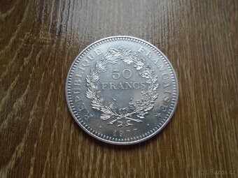 ODZNAKY A MINCE - 10