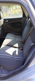 Ford Focus 1.6 16V - 10