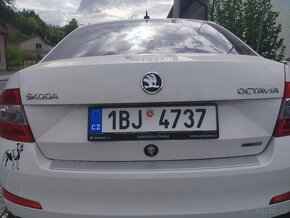 Náhradní díly z tohoto vozu Škoda Octavia 3 bílá Candy - 10