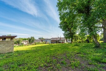 Prodej stavebního pozemku o velikosti 1722 m2 - 10