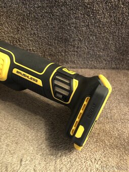 Nová AKU úhlová bruska DeWALT DCG409(bez bat. a nab.) - 10