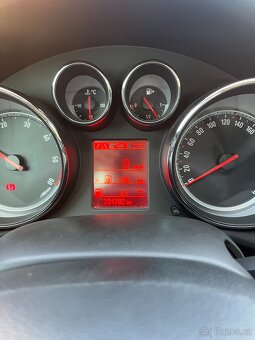 Opel Insignia 2.0 CDTi, r.v. 2012, plná výbava + letní gumy - 10
