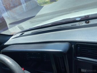 Ford Sierra veškeré díly z vozu - 10
