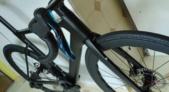 silniční karbonové kolo s elektronickým řazením - 10
