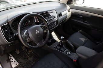 Mitsubishi Outlander z roku 2012 - 10