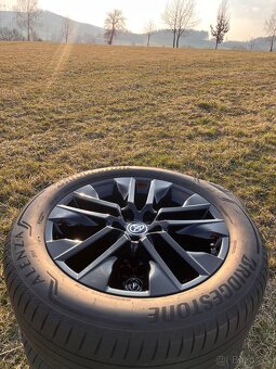 Prodám originál Toyota ALU černé disky R19 + pneu - 10