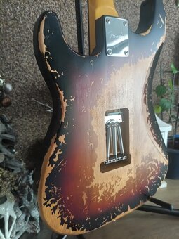Elektrická kytara Stratocaster Relic replika. - 10