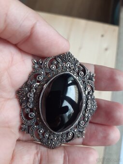 Stříbrná brož s onyxem - 10