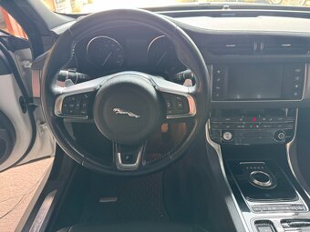 Jaguar XF R-Sport 3.0D V6 / Zárkuka - 10