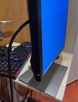 Monitory DELL 22" IPS - 10
