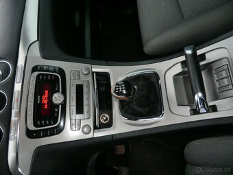 Prodám Ford Galaxy, 2.0 107kW 7 MÍST PANORAMA AC - 10