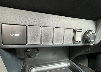 Toyota Rav4 2.0D D4D 4x4 KAMERA TEMPOMAT manuál 91 kw - 10
