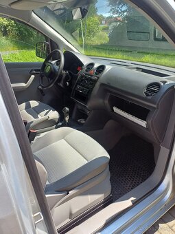 Prodám VW Caddy life v krásném stavu bez koroze - 10