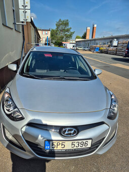 Prodám Hyundai i30 1.6CRDi 81kW Kombi r.v. 2013 - 10