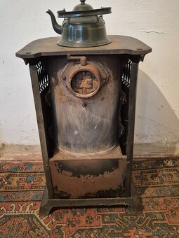 Holandská litinová kamna s konvicí na vodu - 10