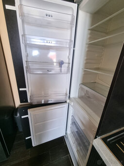 Darují za odvoz  vestavnou ledničku Whirpool - 10