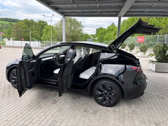Tesla Model Y - 10