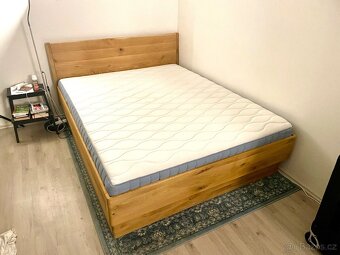 Prodám masivní dubovou postel 160cm s úložným prostorem - 10